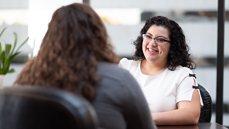 Image of an AdviseMI advisor meeting with a student