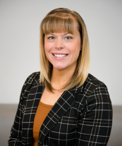 Larissa Hunt headshot